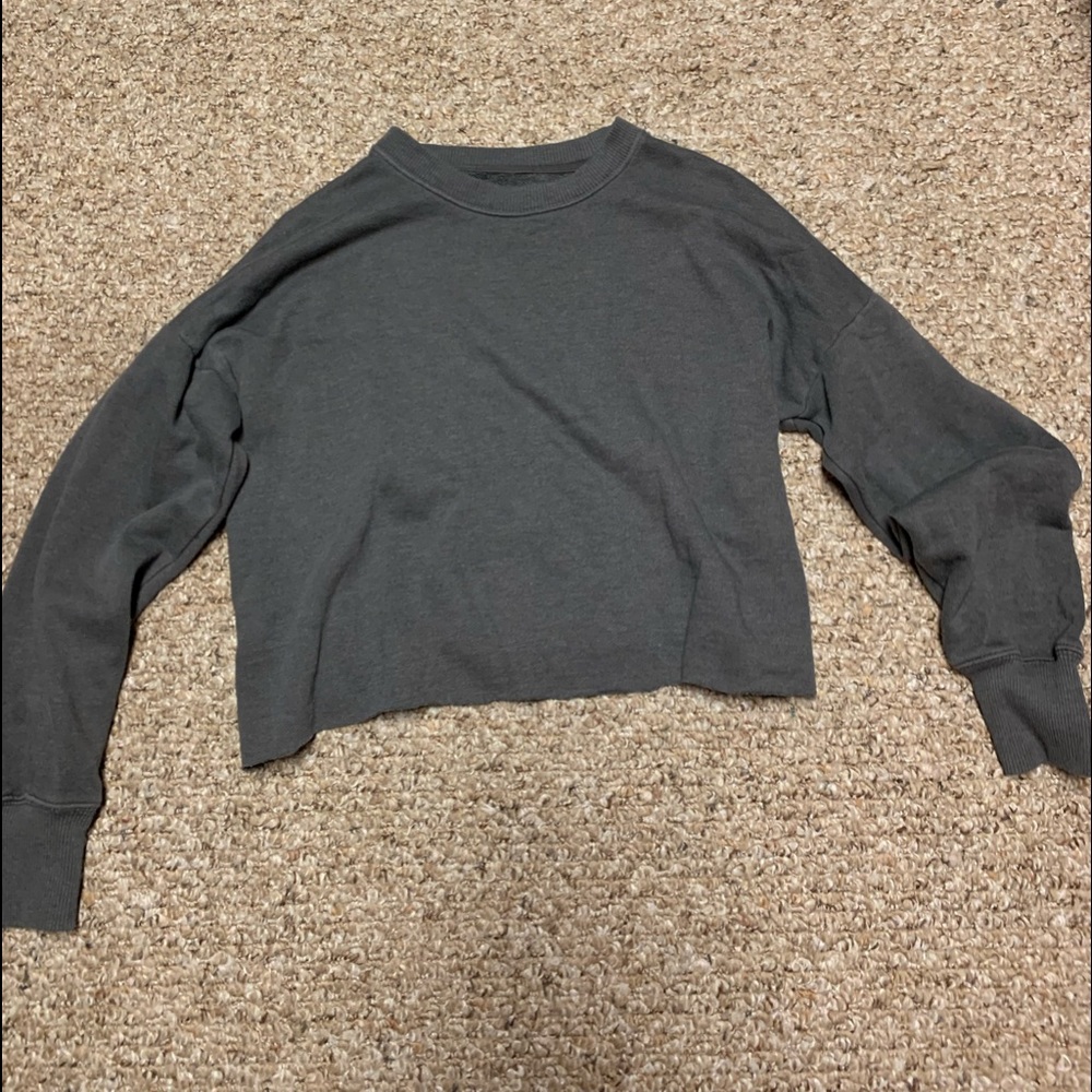 gray womens cropped crew neck